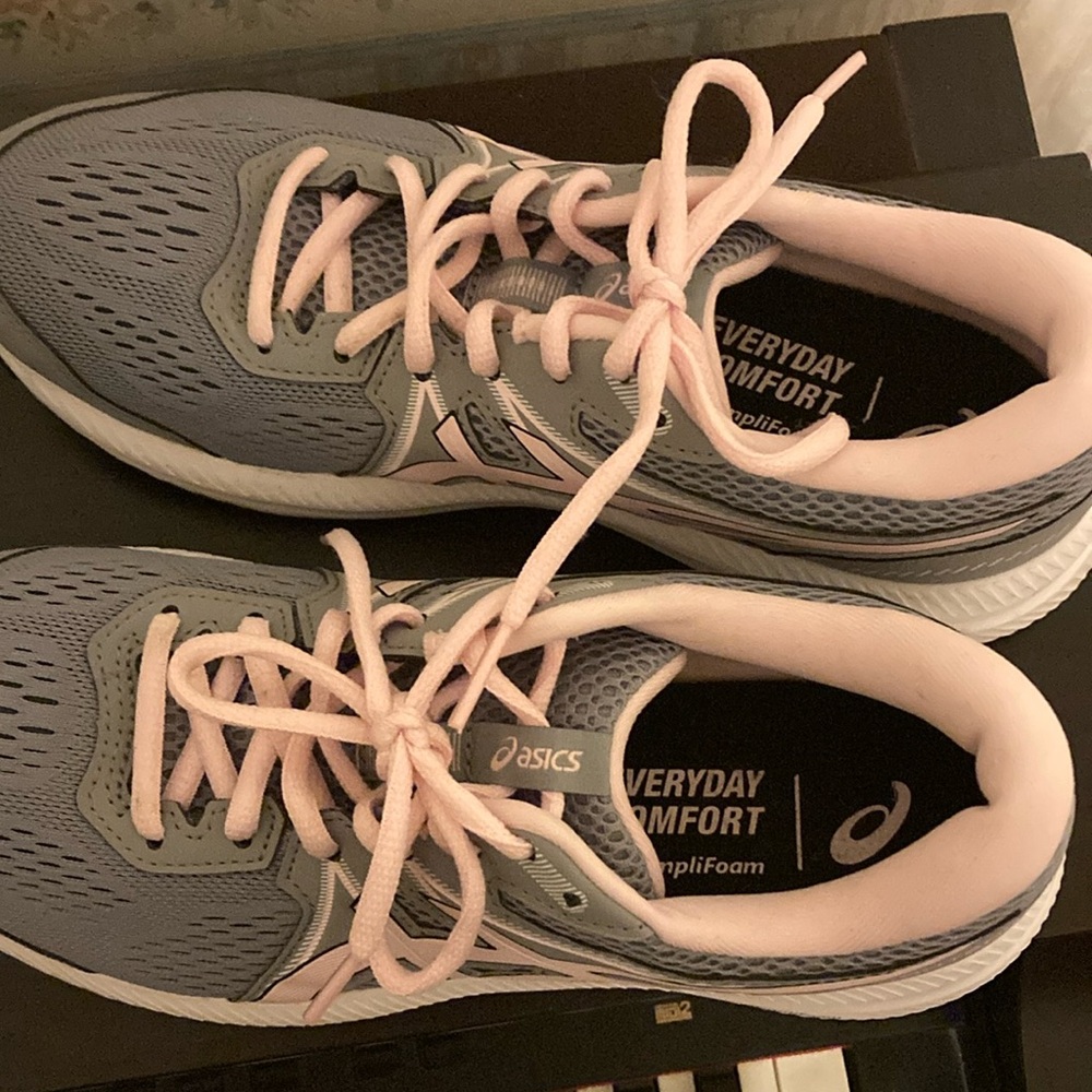 Every day, comfort foam tennis shoes